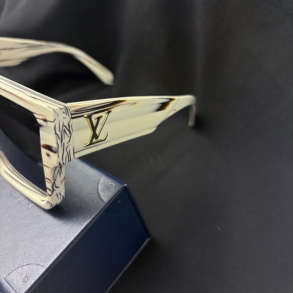 Louis Vuitton Cyclone sunglasses